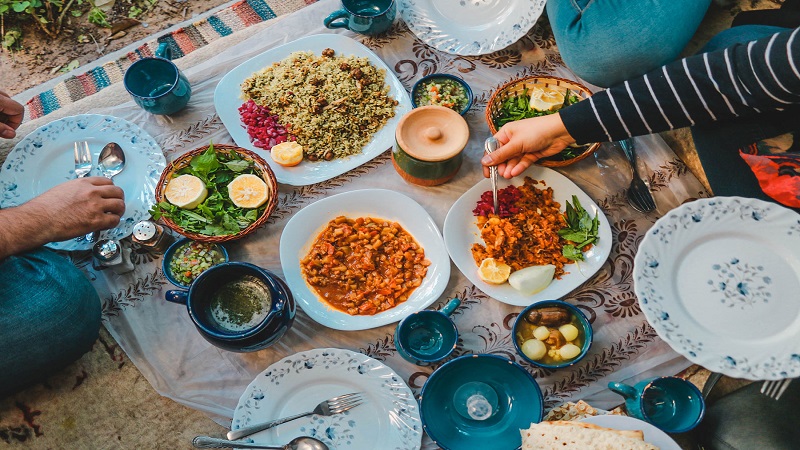 بهترین متخصص طب سنتی اصفهان | بررسی طب سنتی پیرامون طبع و مزاج مواد غذایی