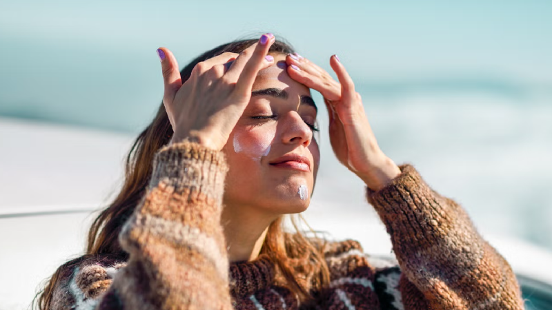 ویزیت طب سنتی در اصفهان | درمان بیماری با طب سنتی در اصفهان | دکتر مجتبی معتمدی | بهترین متخصص طب سنتی اصفهان | خشکی پوست و مو در پاییز